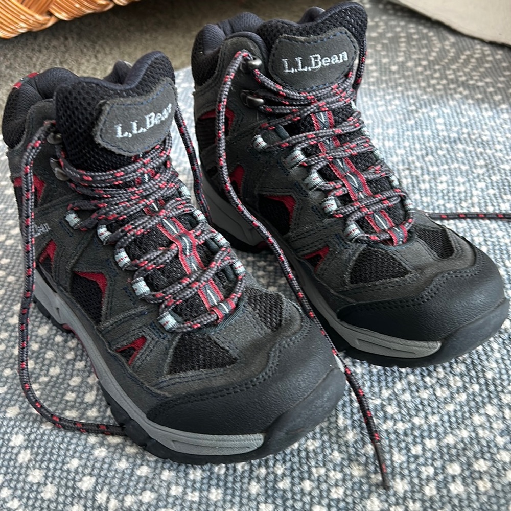 New Llbean Boys Hiking Shoes. No box